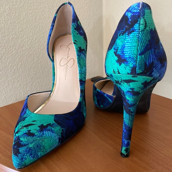 Jessica Simpson - Picture 1 of 2